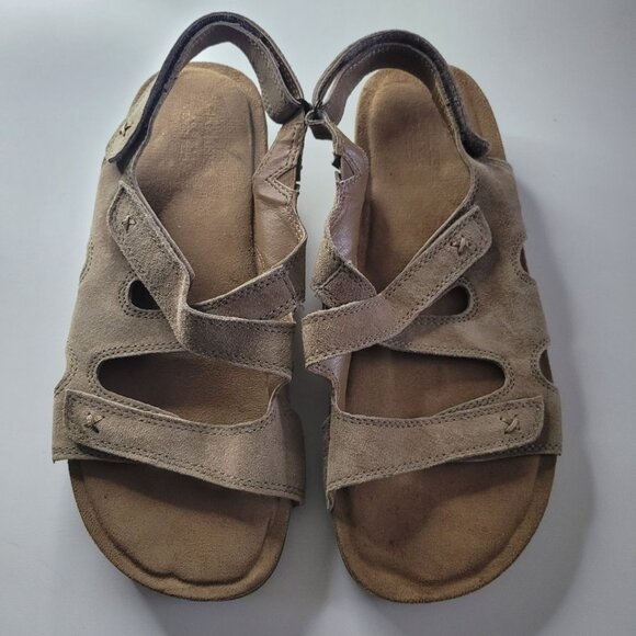 Cobbie Cuddlers Sandals Adjustable Strap Short Wedge Brown Suade Womens 9 - Picture 1 of 11